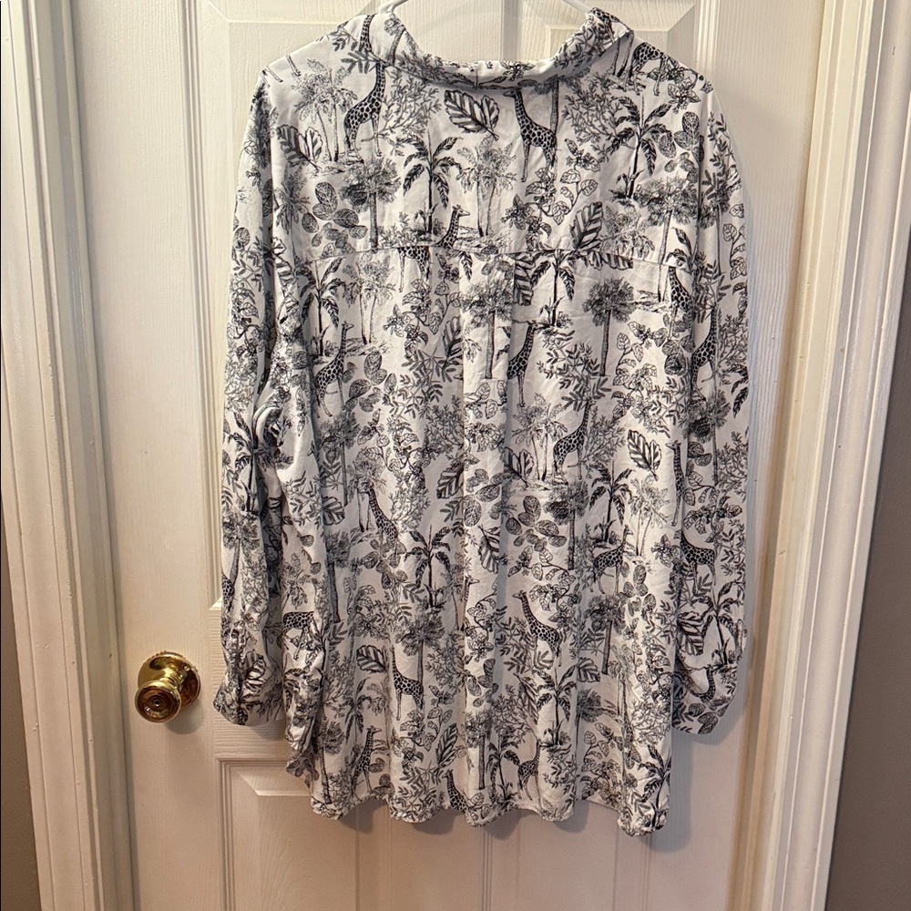 Elegant Black and White Botanical Print Blouse - Picture 5 of 8